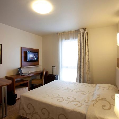 Villa Val Senart 1Ere Avenue Quincy-sous-Senart Room photo